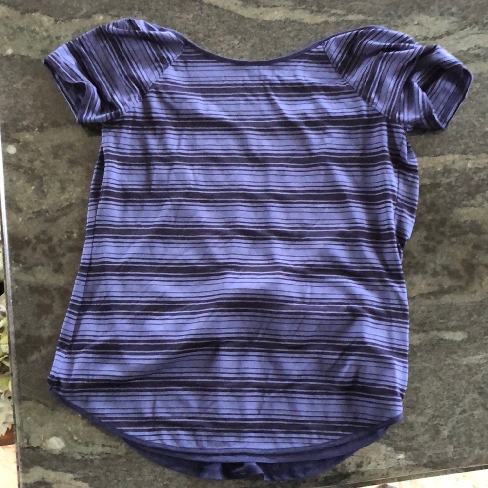 Loose fitting Athleta twisted back T-shirt